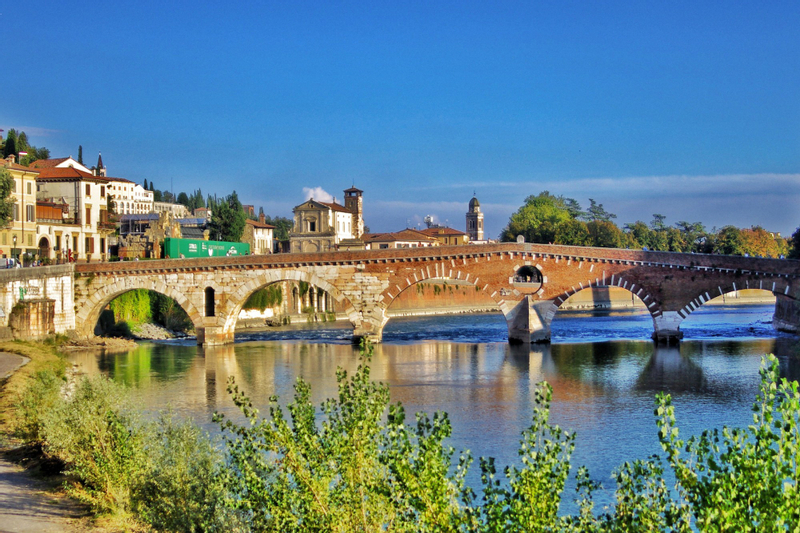 Verona Scavenger Hunt and City Highlights Day Trip OHAJREhv