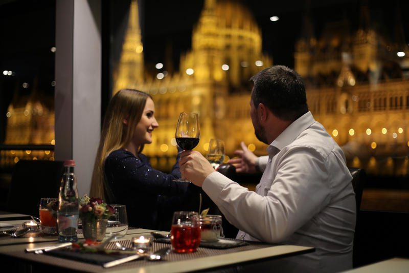 Budapest Dinner Cruise with Folklore & Operetta Show Cxuo2e0s
