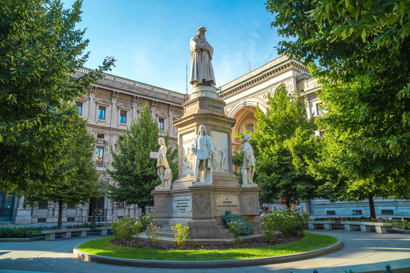 Skip-the-Line Duomo & La Scala Museum Guided Tour in Milan 1KKheKxR