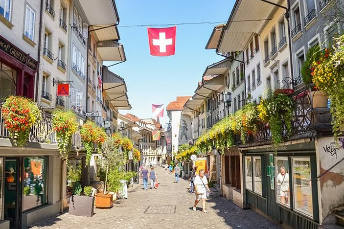 Bernese Oberland and Lake Thun Cruise Day Tour dOSPs2ur