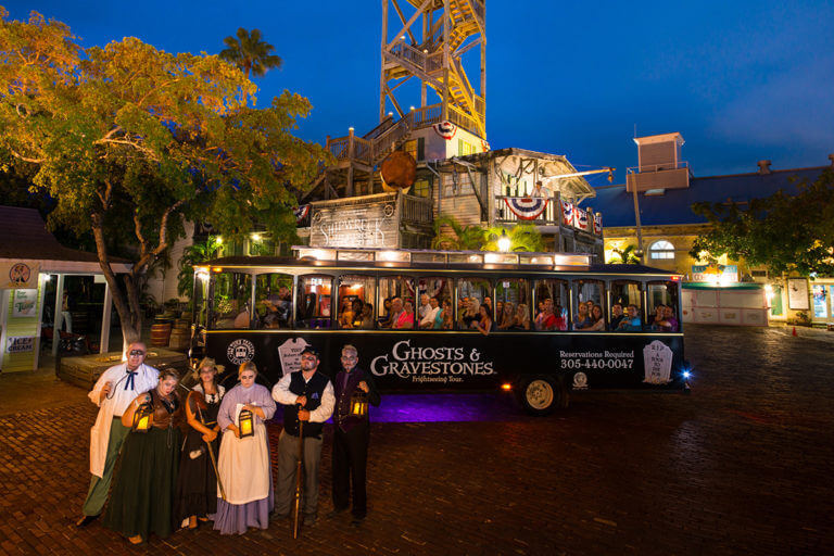 Key West Ghosts and Gravestones Trolley Tour SVKeA7x0