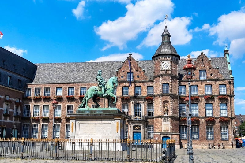 Dusseldorf Old Town and Altbier 2-Hour Tour atqHH6jv