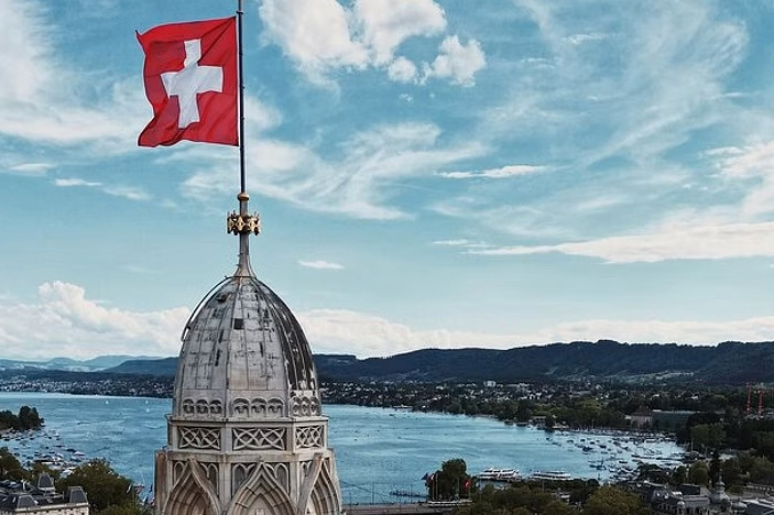 Zurich Exploration Games and City Highlights Trip vDuVlxV7