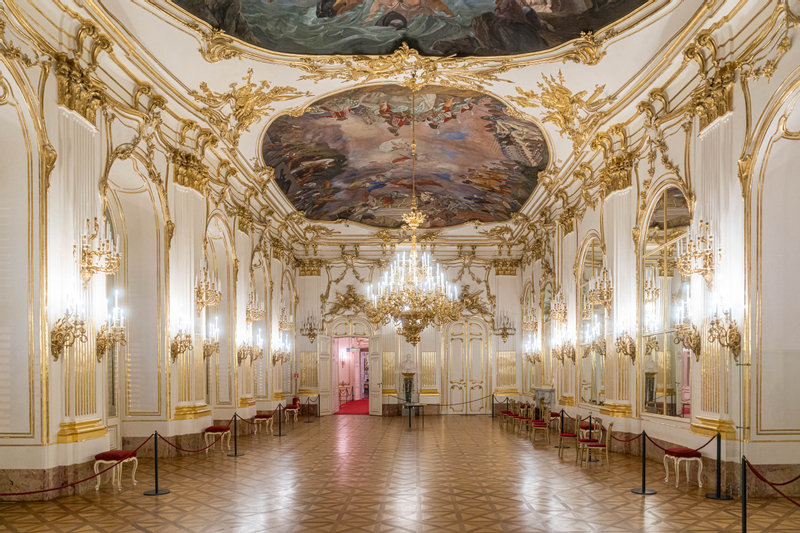Schonbrunn Palace Concert, Dinner and After-Hours Visit N9QsrhAa