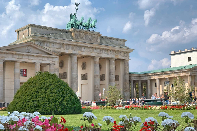 Discover the Berlin Half-Day Walking Tour aYzZHeDX