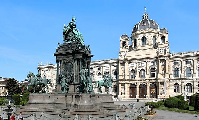 Walking Tour of Vienna's Historic Ringstrasse  VyadqeAz