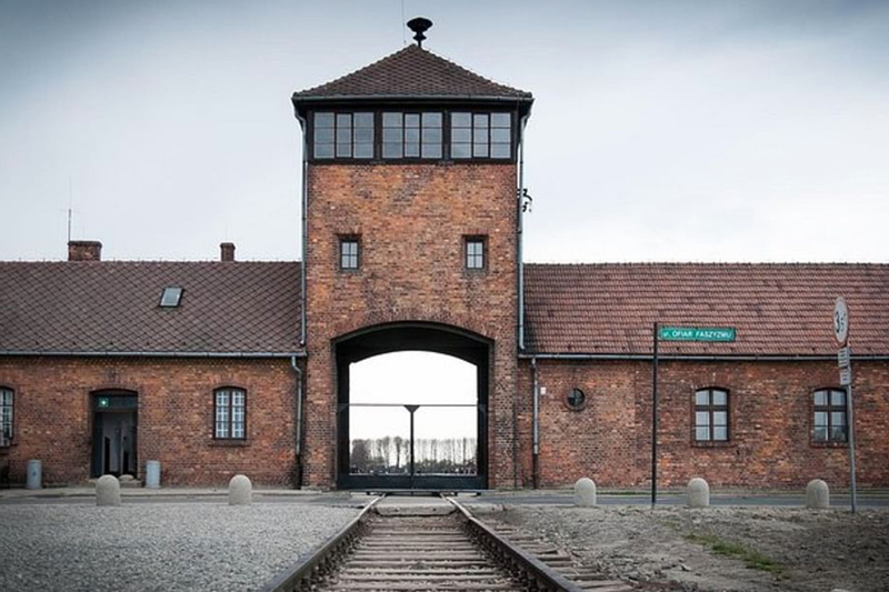 Auschwitz-Birkenau Day Tour from Krakow with Hotel Pickup Wx9TWKHo