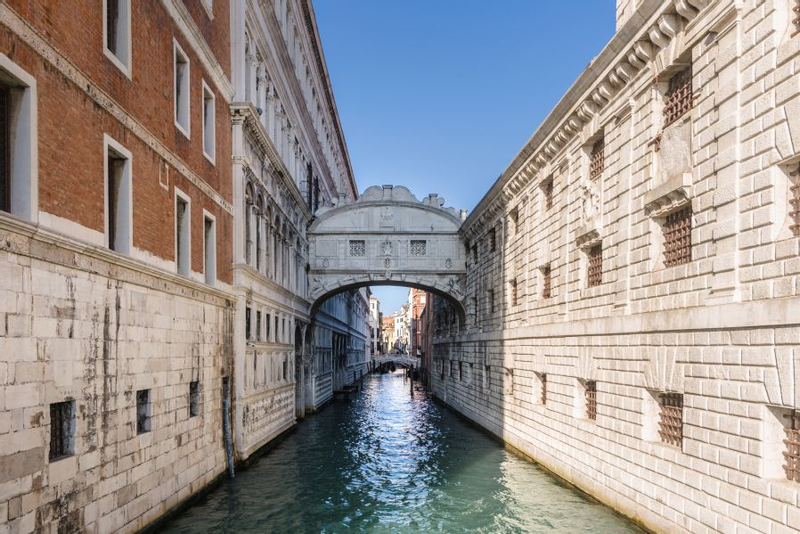 Golden Basilica, Ducal Palace, and Bridge of Sighs Tour xDdhtO55