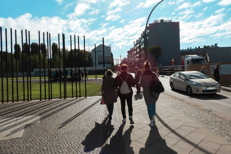 2-Hour Berlin Wall Walking Tour s4I4r1wo