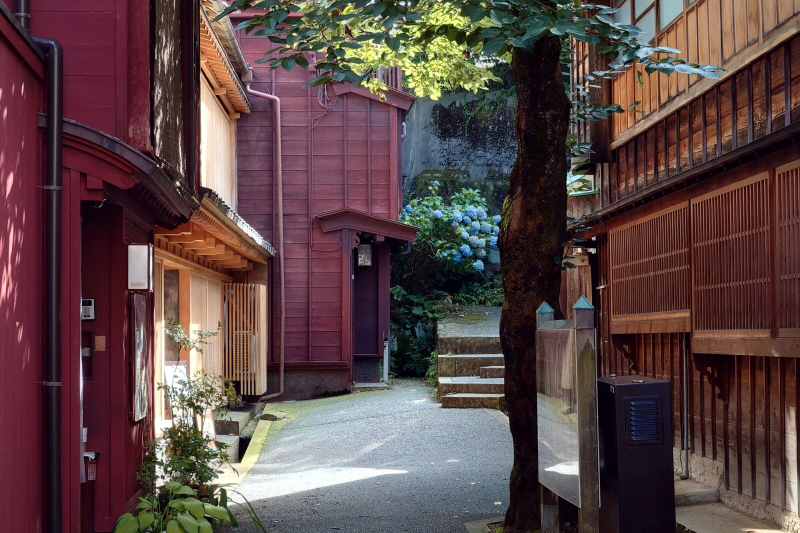 Kanazawa City, Nagamachi, Gyokusen-en, & Higashi Chaya District Tour hVMDOfFP