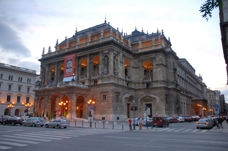 Budapest Iconic Sights & Riverside Stroll Tour  km8gpoCj