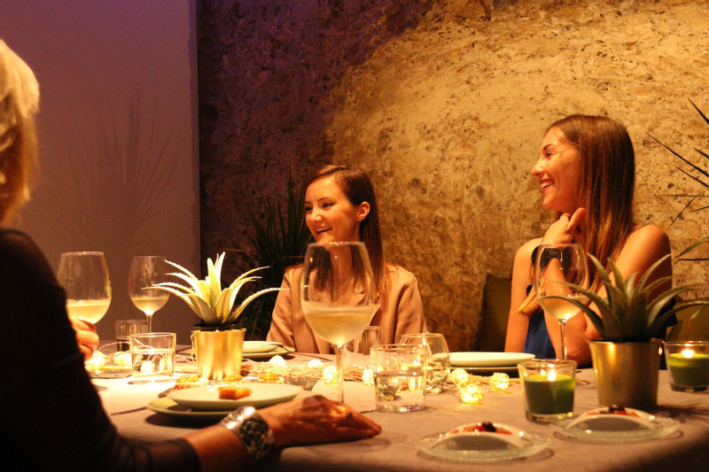 Valencia old town tour with wine & tapas in 11th century monument TOfENYK6