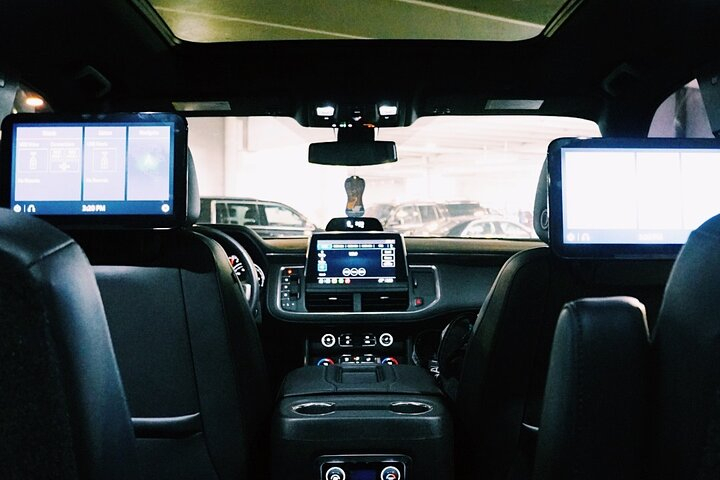 Atlanta Arrival Chauffeur Driven Transport by Executive SUV Nkrsn9sz