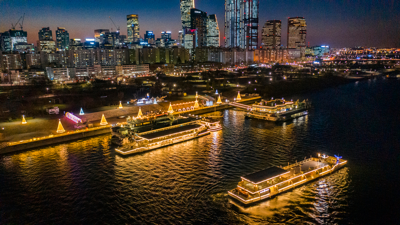 Seoul Han River Night Cruise & Guided Games Experience 812OKtz2