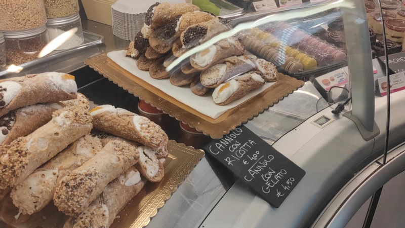 Campo de Fiori and Ghetto street food tour in Rome Fchu3iw2