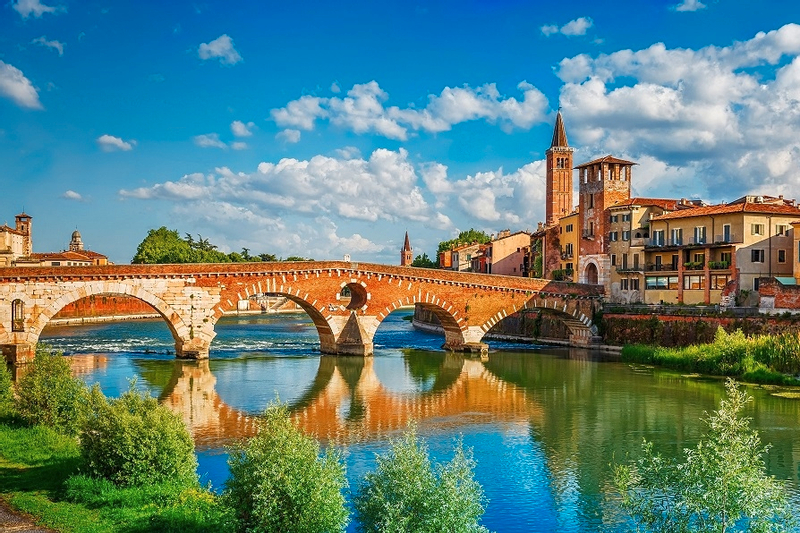 Verona, Sirmione and Lake Garda tour from Milan Mb1W8PPv