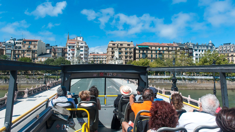 San Sebastian hop-on hop-off city tour bus q1BKAOV9