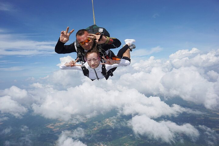 Tandem Skydiving Pattaya by Thai Sky Adventures YIzE9UuR