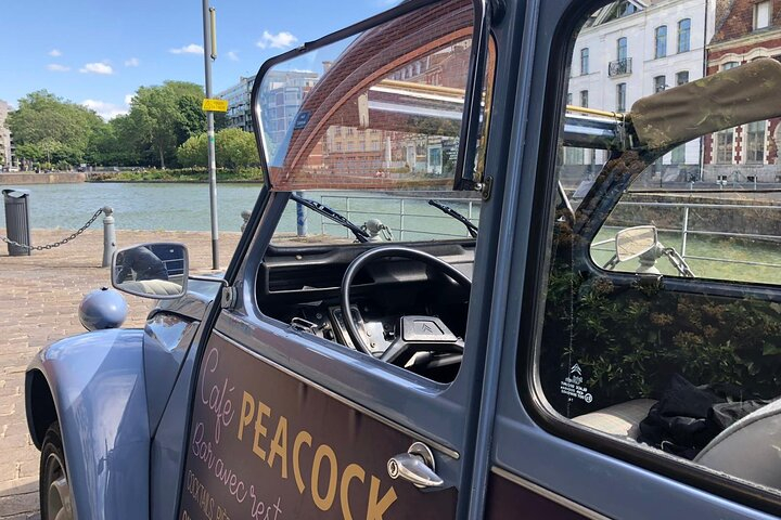 30-Minutes Private Guided Tour of Lille by Convertible 2CV 9ZHT1uER