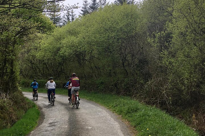 Explore North Cornwall on Electric Bikes HZl691Al