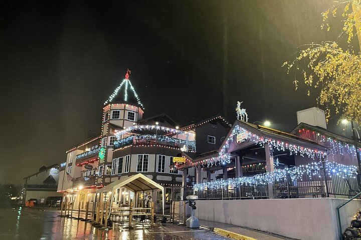 Leavenworth Christmas Lights Tour from Seattle RILHwOcB
