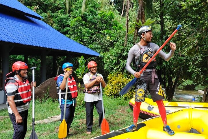 Whitewater Rafting Sedim River +/- Sireh Cave from Penang YHW0G826