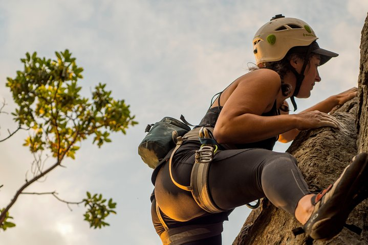 Outdoor Rock Climbing Beginner or Intermediate at Mt Erie AA2U0aPY