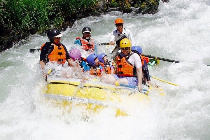 Rogue River Whitewater Rafting- Mid Day  1dueCLY0