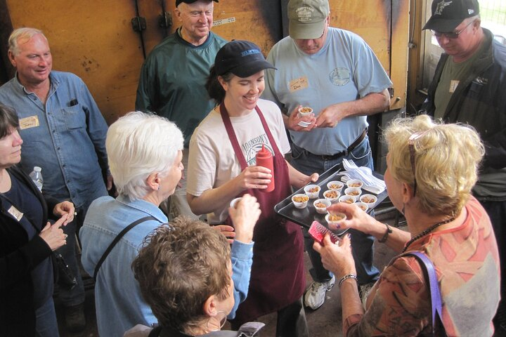 Cajun Food Bus Tour in Lafayette z7lRMVf4