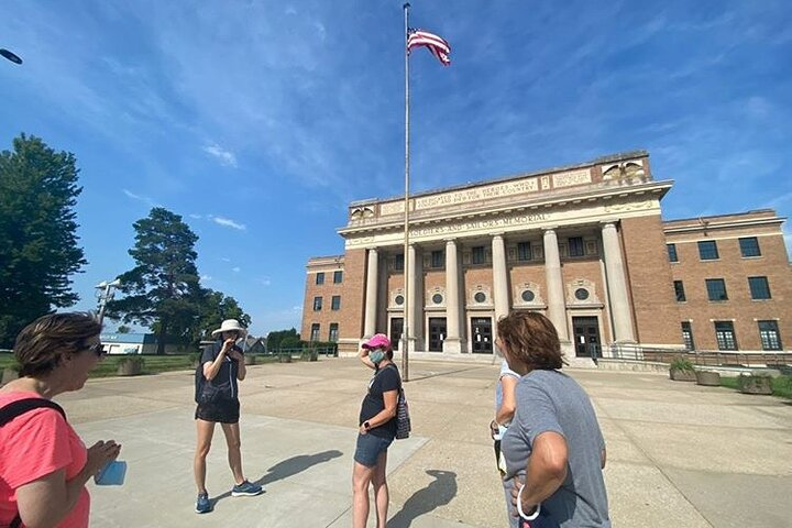 Strawberry Hill and Downtown KCK Hike 12xEW44Y