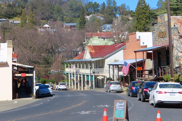 A Highway 49 Drive: A Self-Guided Audio Tour from Placerville to Jackson fgYTjLZ1