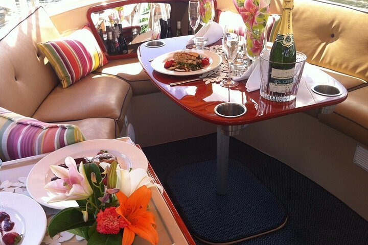 Gold Coast Skippered Canal Cruise weHkRdNG
