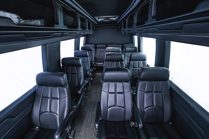 Private Sprinter from Milwaukee Airport MKE to Milwaukee City 1LqtZoVF