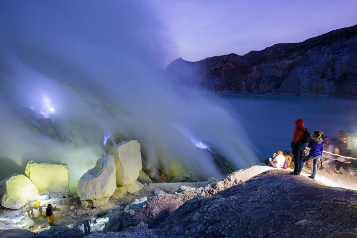 Mount Bromo & Ijen & Madakaripura Waterfall Tour (3D2N)  HNkTuPc2