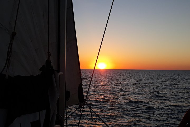 Sunset 3-Hour Cruise from Darwin with Dinner and Sparkling Wine BVaQPAlQ