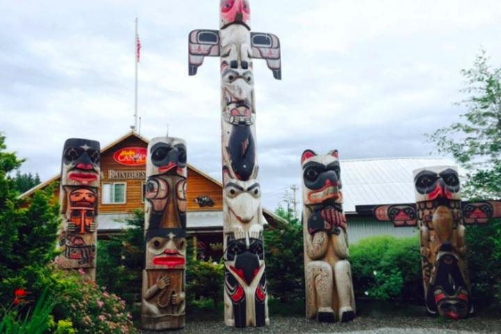 Ketchikan Shore Excursion: Eagle Sanctuary and Rainforest Wildlife Center mZsJNLKV