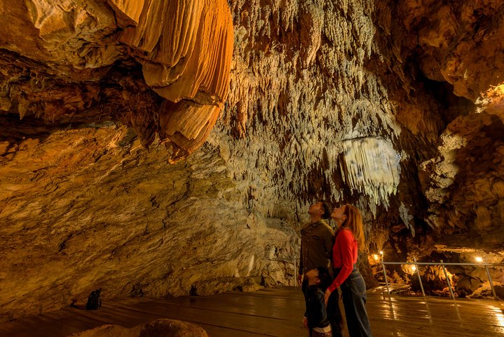 CAVE OKINAWA A mysterious limestone cave that you can easily enjoy! ZKl83xsi