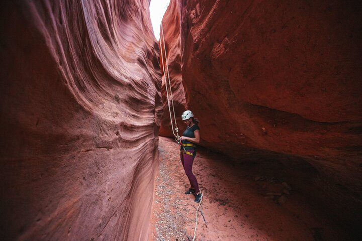 The Huntress Slot Canyon Adventure JJswDEhq