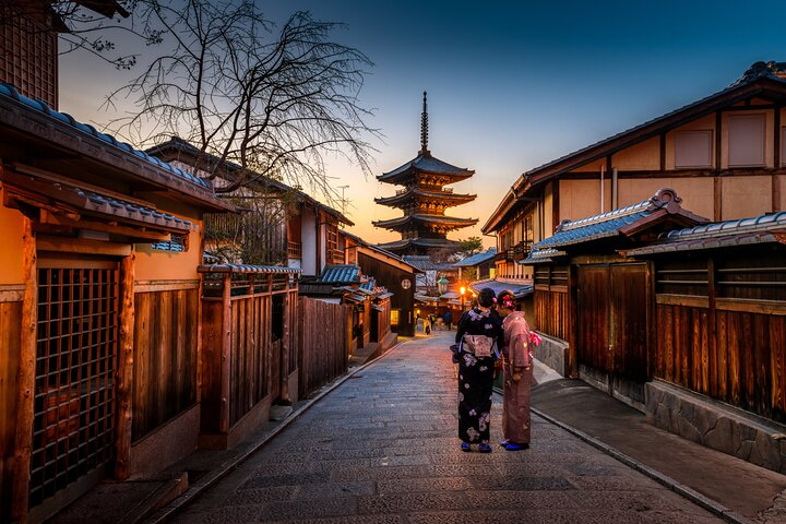 Private Japan UNESCO World Heritage Tour with Hiroshima Zwtyrd7s