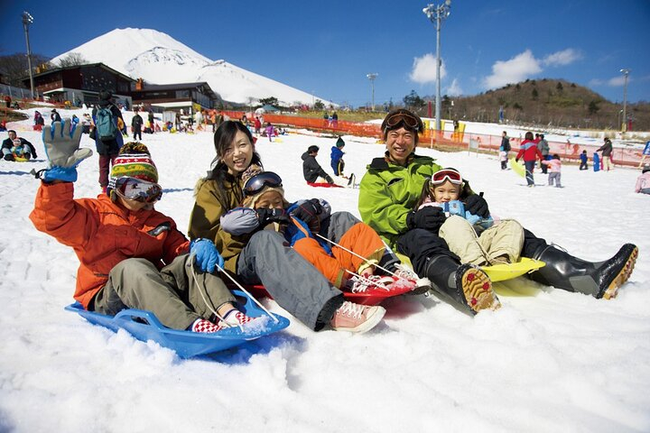 Fujiyama Snow Resort Yeti Winter Ski Day Tour from Tokyo Japan ayWURzVR