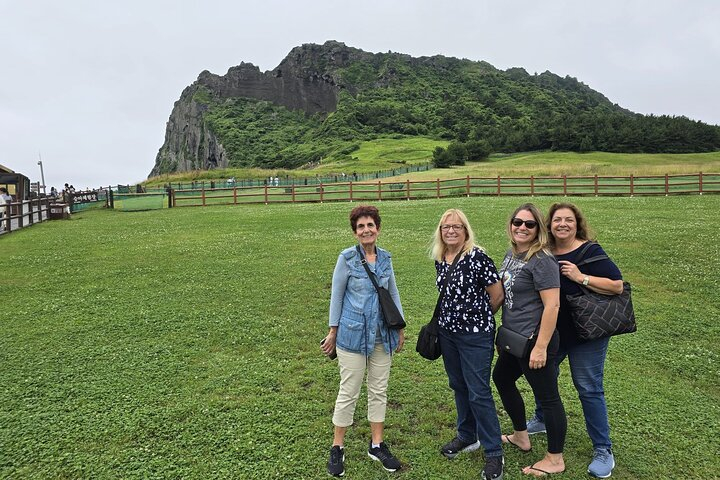 Private Day Tour Best Jeju Attraction place in jeju island  9Q2XKAW7