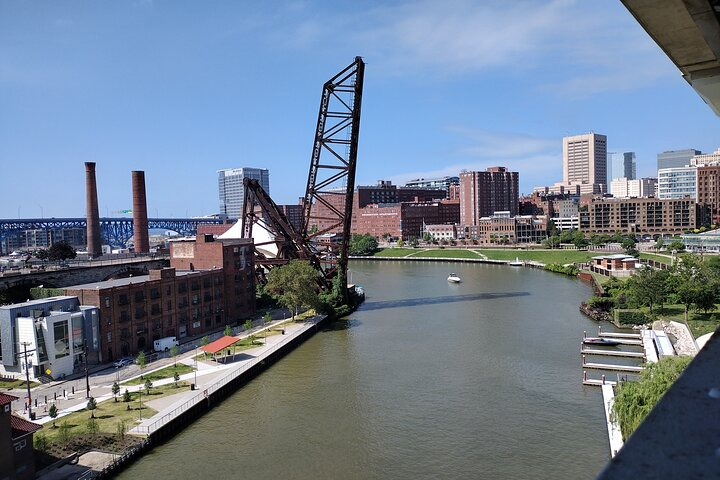 Walking tour of Cleveland 4FC4kyJv