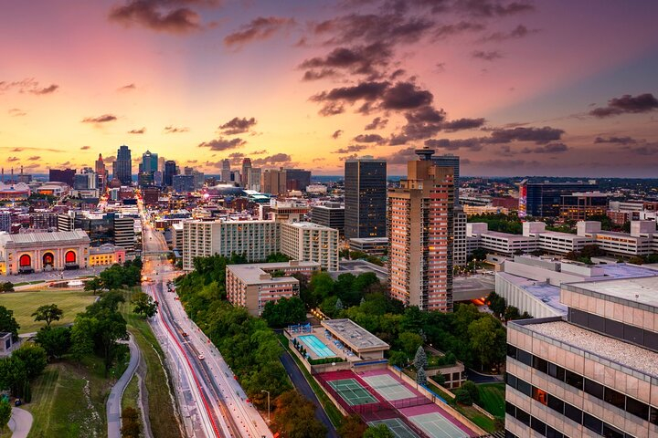 Kansas City’s Sweet Escape Private Tour: Chocolate & Wine Tour VIv3NyEh