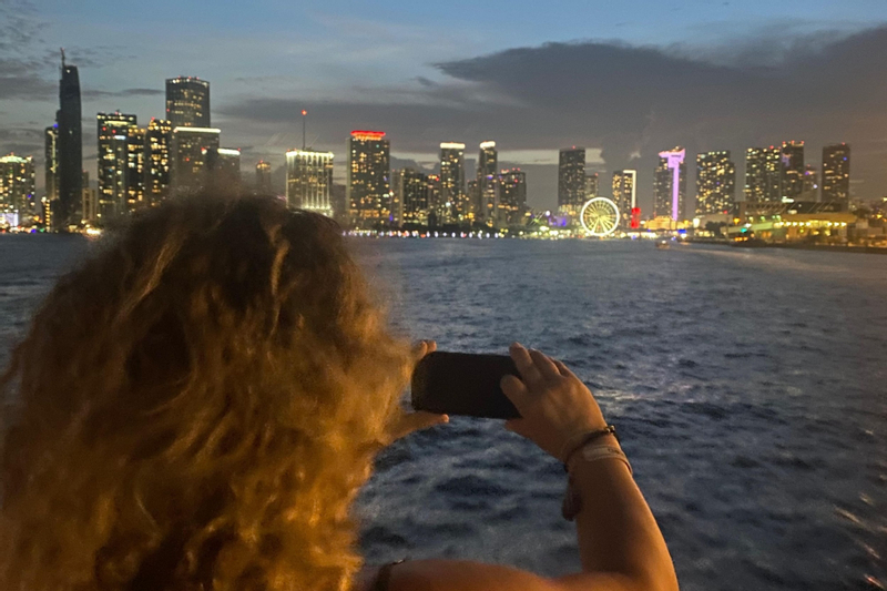 Miami Skyline, Millionaire Homes & Venetian Islands Cruise lFmu2EDq