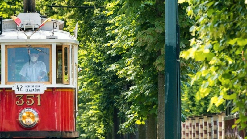 Hop-on Hop-off Historical Tram ticket for Line 42 in Prague l53yStdv