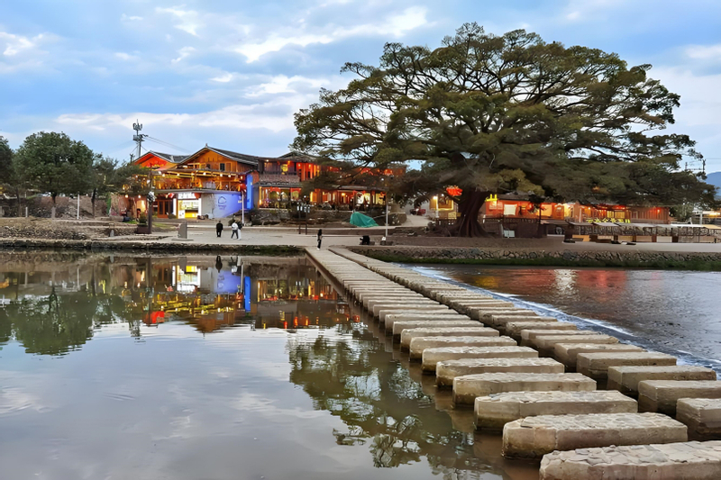 One-Day Tour from Xiamen to Nanjing Yunshuiyao & Yongding Gaobei Tulou Cluster (Explore World Cultural Heritage) s4OYST3t