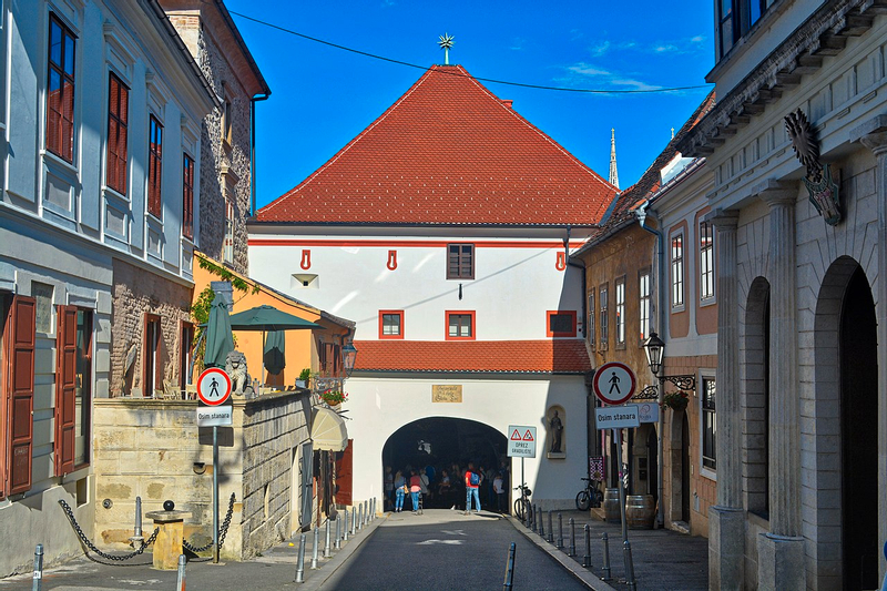Zagreb: City & History Walking Tour & WW2 Tunnels R3ntiqYj