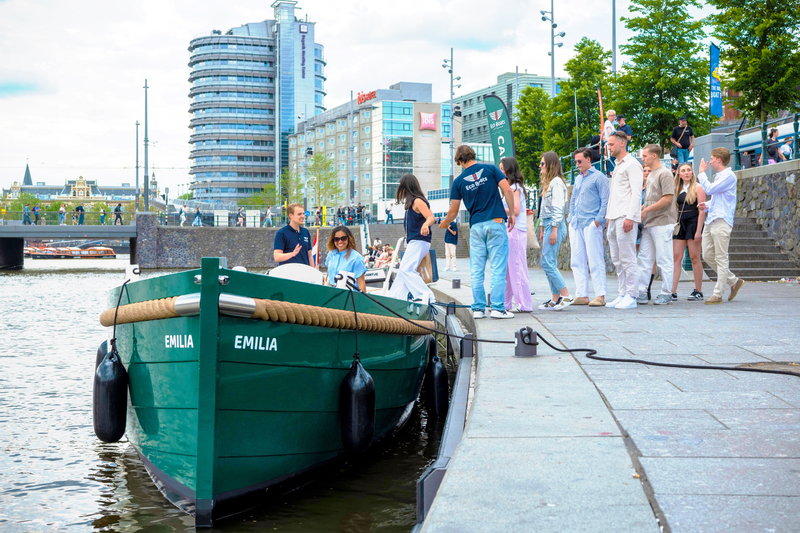Amsterdam: The Newest Canal Cruise with drink option j8RmO0Ir