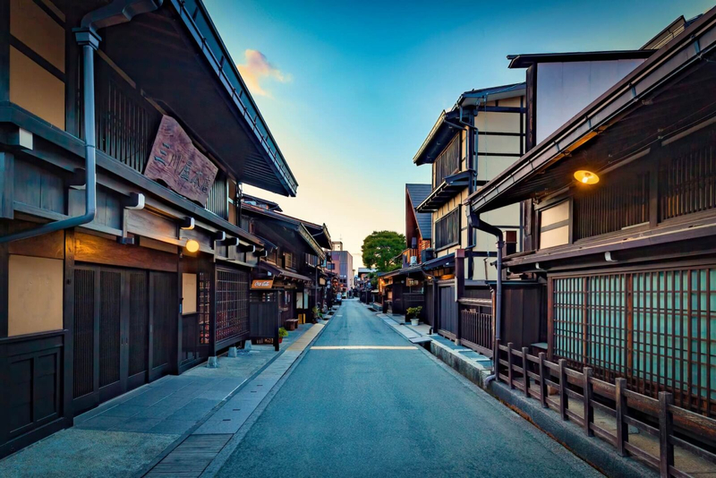 1-Day Tour in Takayama: Foodie Adventure, Showa Era, & the Old Town U3NZitpU