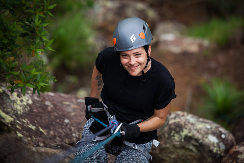 Abseiling Mt Ngungun at Glass House Mountains kcuMVulr